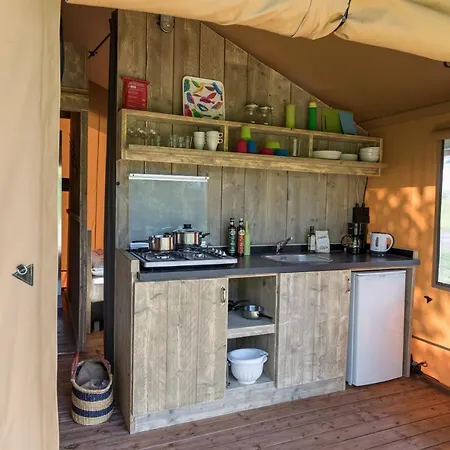 Safaritent Glamping De L'olivigne خيمة فخمة
